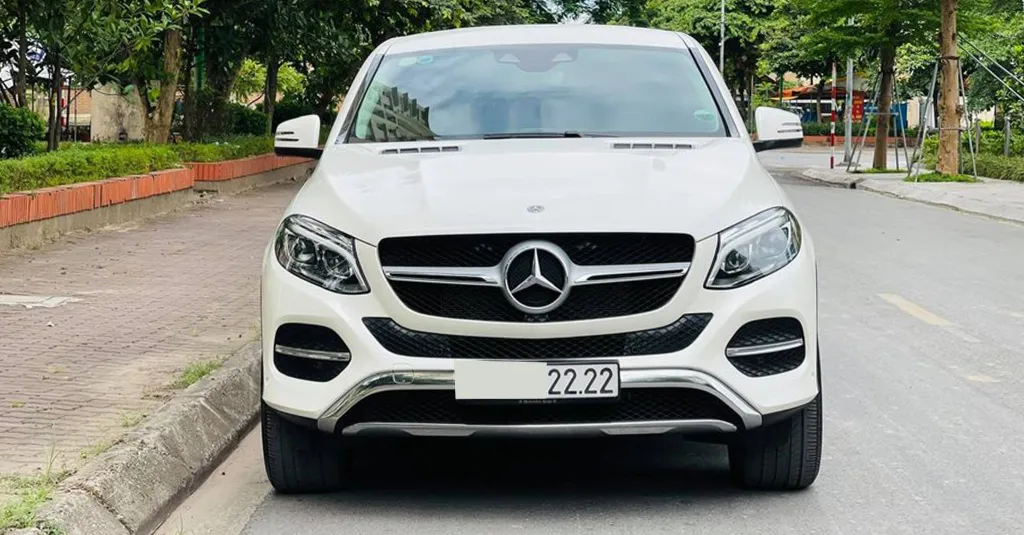 Biển số xe tứ quý 2 được gắn trên chiếc Mercedes-Benz GLE 400 Coupe