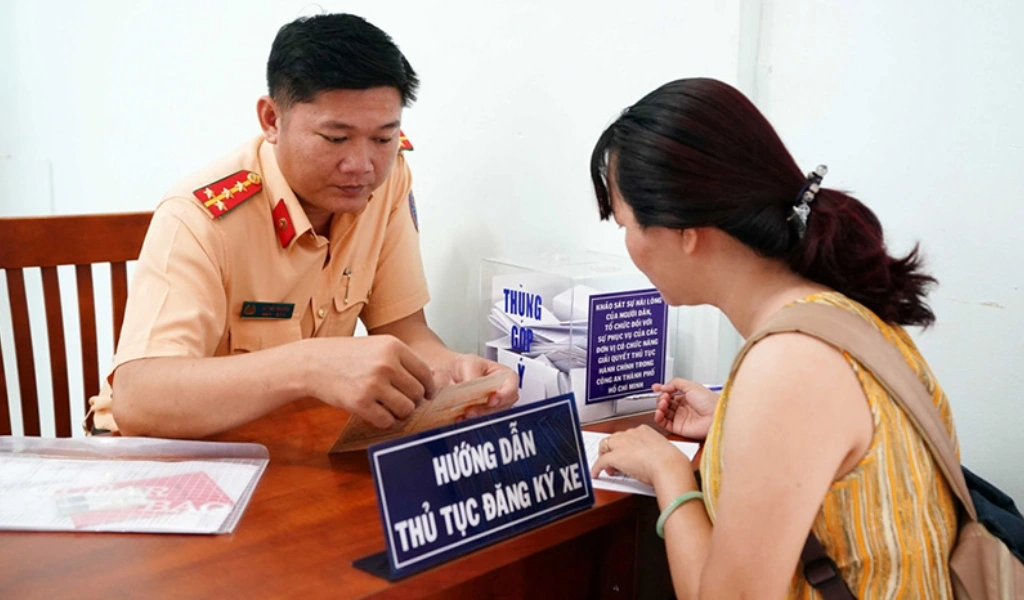 Người dân có thể nộp hồ sơ trực tiếp tại trụ sở Phòng Cảnh sát giao thông Công an gần nhất.