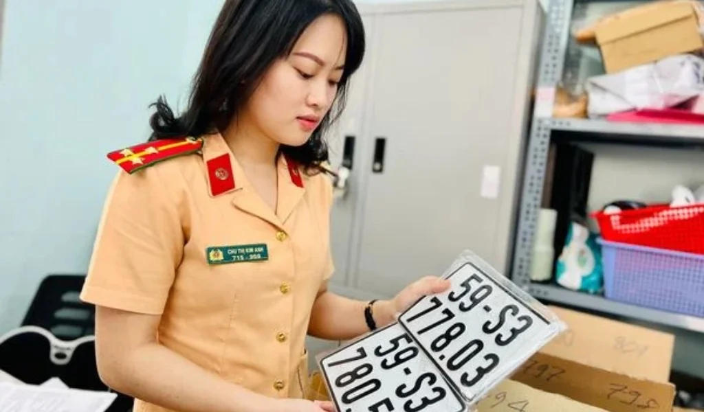 Khi mua xe sang nhượng, chủ phương tiện cần làm thủ tục sang tên.