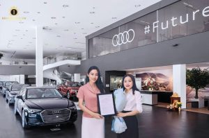 CEO Kim Dung và Giám đốc kinh doanh Đỗ Khánh Linh bắt tay hợp tác