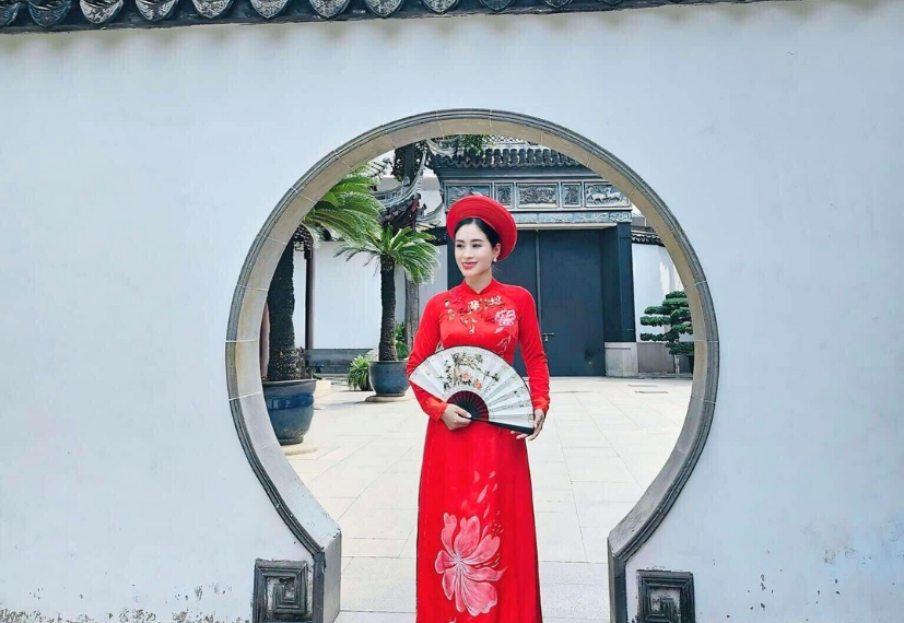 Chủ tịch Kim Dung trực tiếp tư vấn biển số cho các doanh nhân tại Trung Quốc