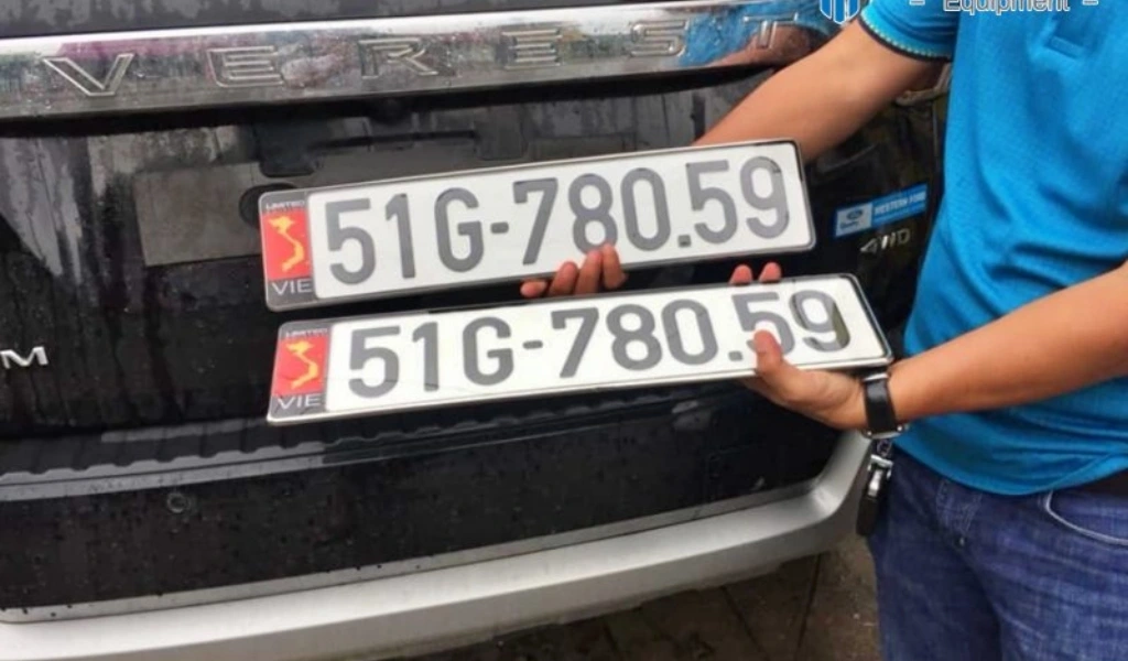 Chủ xe chỉ được đổi sang biển số dài nếu thiết kế xe không lắp được biển số vuông, và cần sự phê duyệt của cơ quan đăng ký.