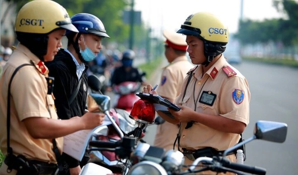 Mức phạt khi không sang tên, di chuyển xe đối với xe máy có thể tới 2 triệu đồng