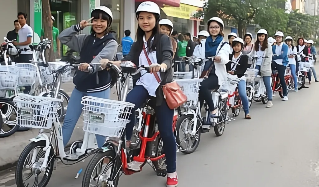 Xe đạp điện không bắt buộc đăng ký biển số nhưng yêu cầu người lái xe trên 16 tuổi