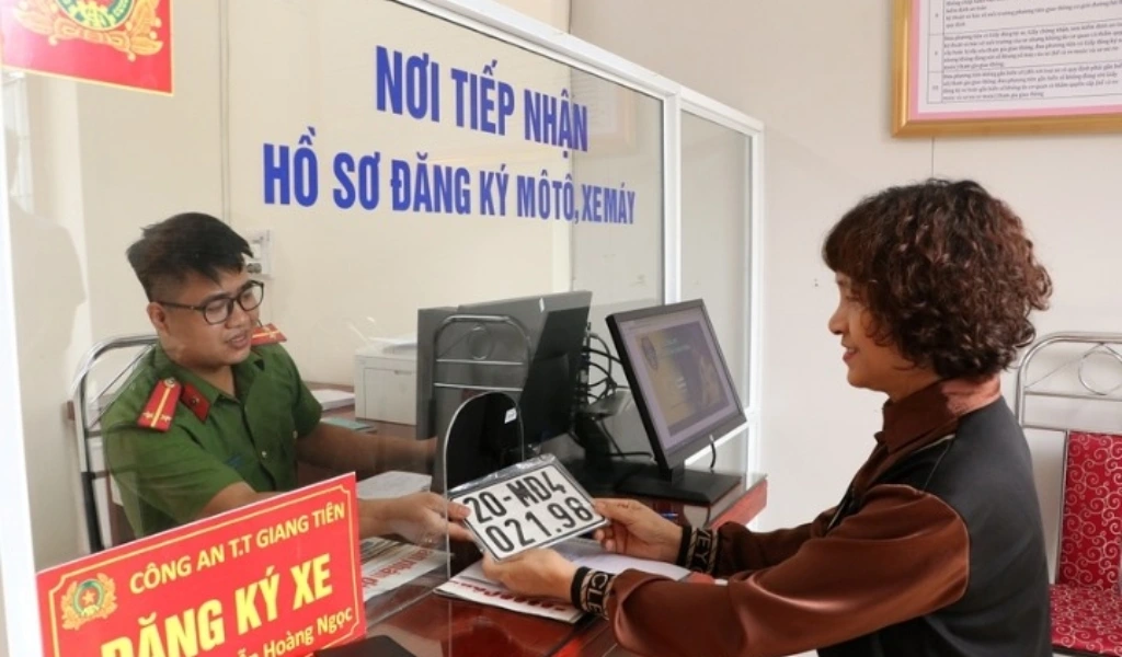 Đối với cá nhân, tổ chức trong nước thực hiện đăng ký biển số xe máy điện tại công an huyện, thị xã, cấp tỉnh
