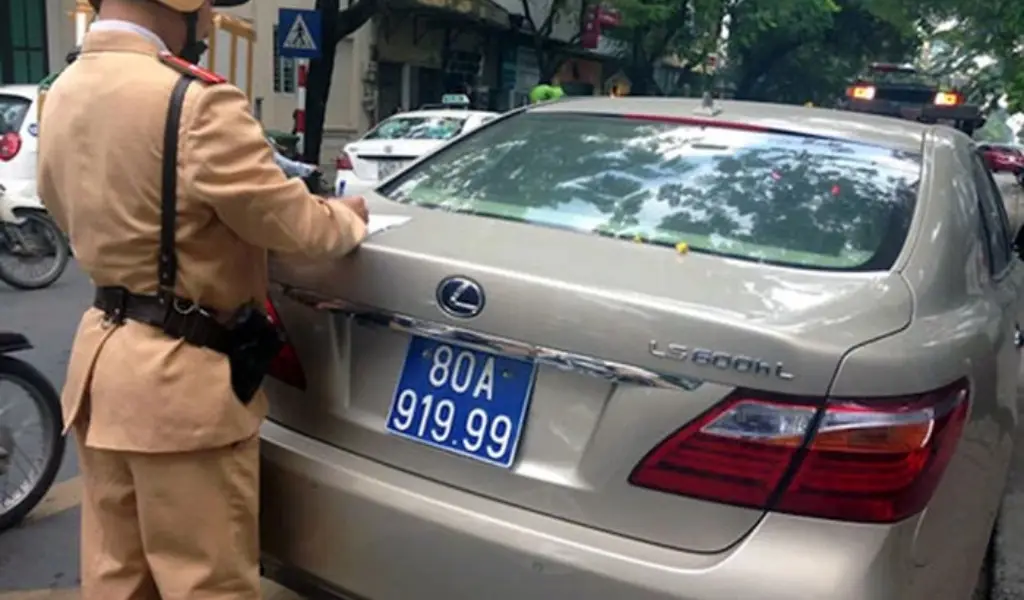 Hành vi sử dụng biển số 80 màu xanh giả sẽ bị phạt tới 100 triệu đồng và 7 năm tù giam, tuỷ theo mức độ