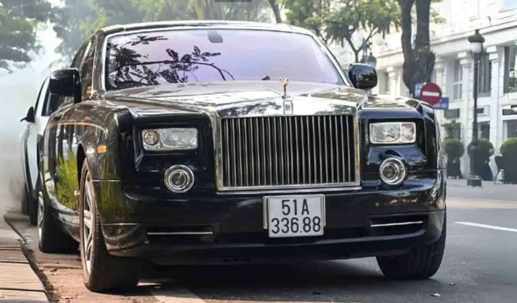 Biển số 51A-336.88 gắn trên chiếc Bentley Continental Flying Spur của đại gia Bầu Kiên được định giá 500 triệu đồng