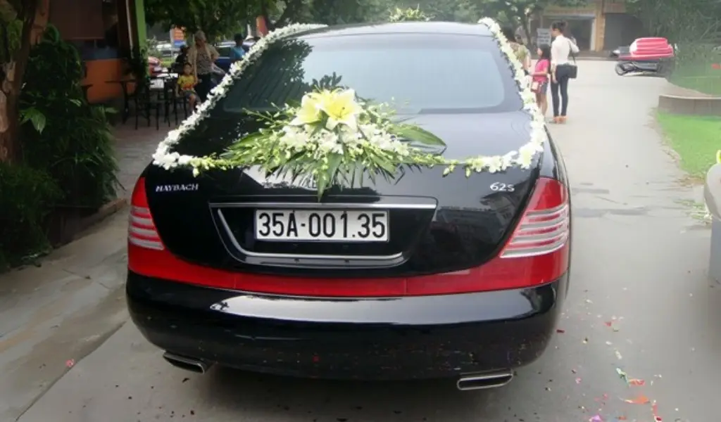 Biển số xe 35A-001.35 gắn trên chiếc Maybach 62S thuộc sở hữu đại gia Ninh Bình với tuyên ngôn “Số 1 Ninh Bình”